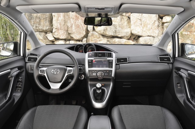 Nuova Toyota Verso: la casa giapponese presenta una versione più capiente e versatile 2 39266_broadcast61