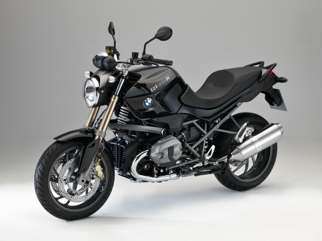 BMW ti invita a scoprire le sue nuove moto e ti dà la possibilità di vincere un weekend a Monaco! 3 bmw-motorrad-ti-invita-sabato-9-e-domenica-10-febbraio-presso-tutta-la-rete-dealer-per-scoprire-la-nuova-f-800-gt-e-le-edizioni-speciali-90-anniversario-di-r-1200-r-r-1200-rt-e-r-1200-gs-adventure-p90106693-highres