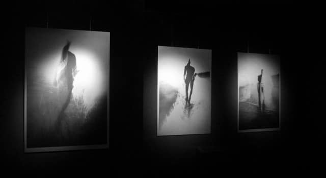 Una mostra di fotografia a Milano dedicata al movimento voluta da Mazda 1 mostra-fotografica-il-movimento-e-lapparenza-di-rosso-e-messori-con-mazda-rosetta-messori-abbandono-dellego-trittico-it-jpg300