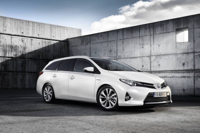 Nuova Toyota Auris Touring Sports: Station Wagon Full Hybrid 3 nuova-auris-touring-sports-al-salone-di-ginevra-0000006060-auris-ts-15-gms-2013