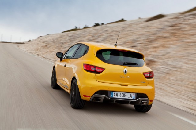 Nuova Renault Clio R.S. 200 EDC, praticità e sportività 2 nuova-renault-clio-rs-200-edc-renault43897 (Copia)