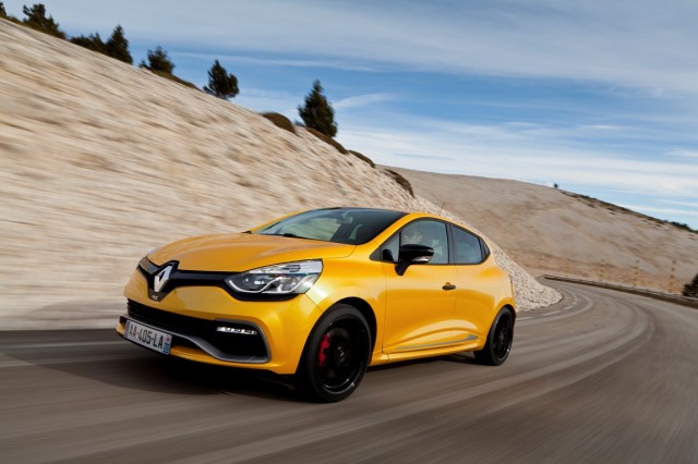 Nuova Renault Clio R.S. 200 EDC, praticità e sportività 1 nuova-renault-clio-rs-200-edc-renault43906 (Copia)