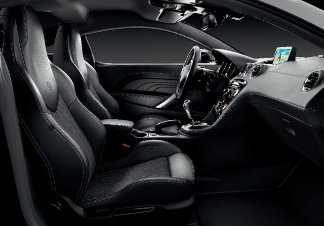 Nuova Peugeot RCZ: rinnovato design sportivo e prestazioni migliorate 2 peugeot-nuova-rcz-lemozione-personalizzata-rcz-2012-151-fr