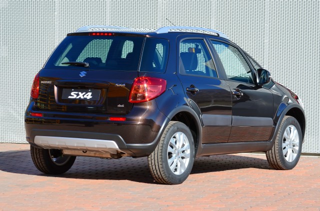 Suzuki SX4 Evolution: una nuova versione dal design ricercato del SUV compatto di casa Suzuki 2 suzuki-sx4-evolution-foto-sx4-evolution-001