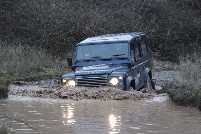 Land Rover presenta a Ginevra un nuovo defender elettrico sperimentale 2 land-rover-electric-defender-lr-def-electric-vehicle-280213-16 (Copia)
