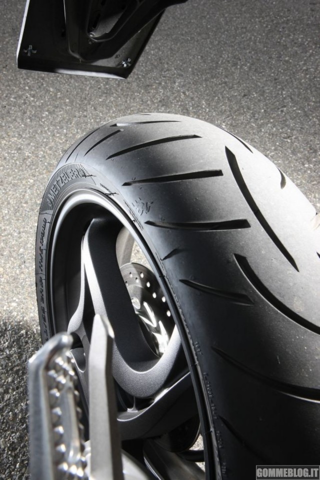 Metzeler Roadtec Z8 Interact: arrivano le versioni Bimescola e Bitela 2 Metzeler Roadtec Z8 Interact - 1