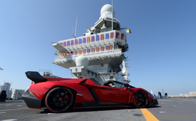 Lamborghini Veneno Roadster: debutto sulla portaerei italiana ad Abu Dhabi 3 Lamborghini-lamborghini-Veneno-Roadster3