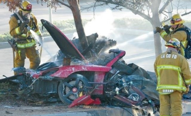 Muore Paul Walker, Star di “Fast and Furious” in un incidente 2 PAUL-WALKER-CRASH