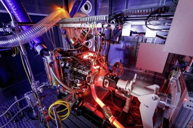 Mercedes AMG: IN DETTAGLIO il nuovo motore biturbo V8 4 new_AMG_4.0-litre_V8_biturbo_engine_(5)