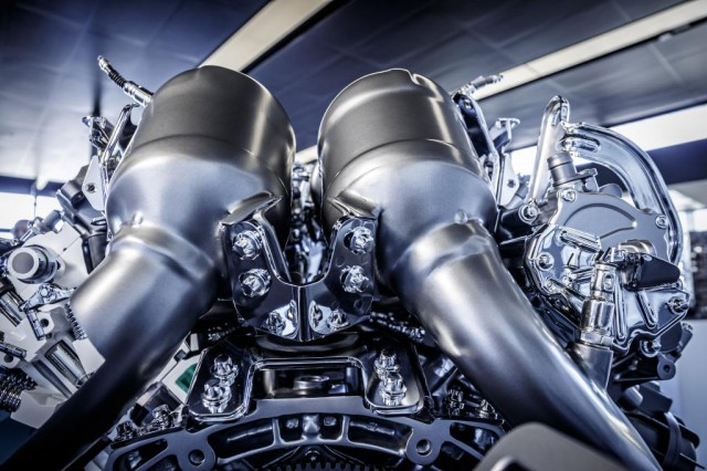 Mercedes AMG: IN DETTAGLIO il nuovo motore biturbo V8 2 new_AMG_4.0-litre_V8_biturbo_engine_(9)