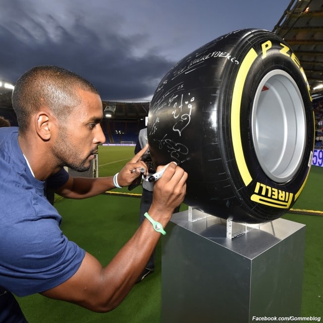 Pirelli F1: all'asta lo pneumatico Autografato dai campioni di calcio 1 Partita Per La Pace Foto Mezzelani GMT 005