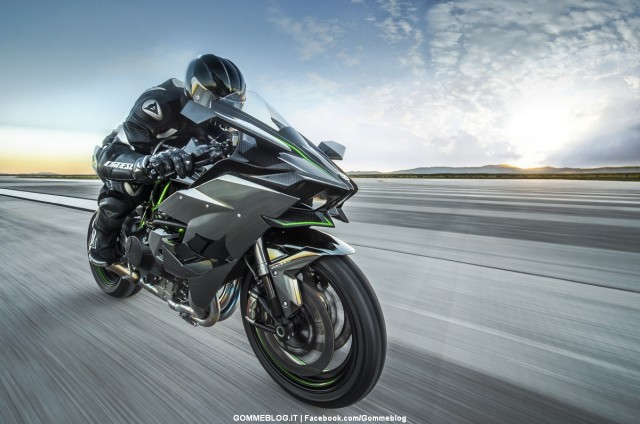 Kawasaki H2R: 300 CV Sovralimentata con Gomme Racing Slick 2 Kawasaki-H2R-05