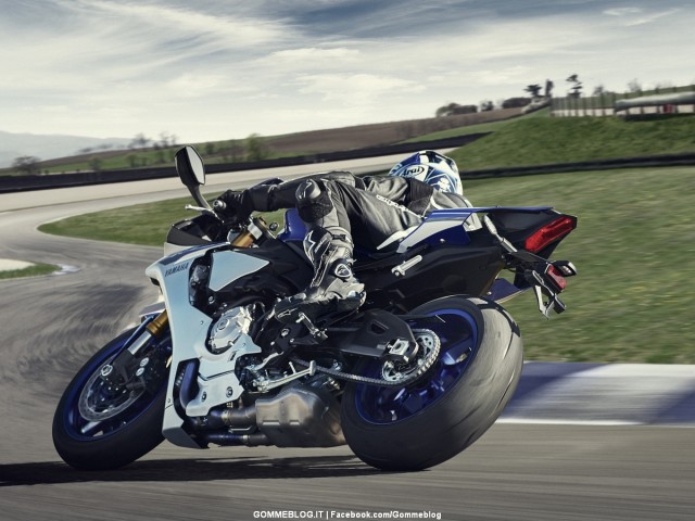 Yamaha YZF-R1 e YZF-R1M MY2015: FOTO e VIDEO 2 Yamaha-R1-2015-05