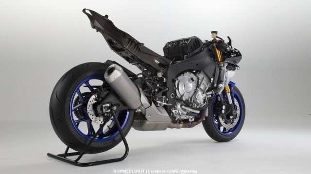 Yamaha YZF-R1 e YZF-R1M MY2015: FOTO e VIDEO 4 Yamaha-R1-2015-10