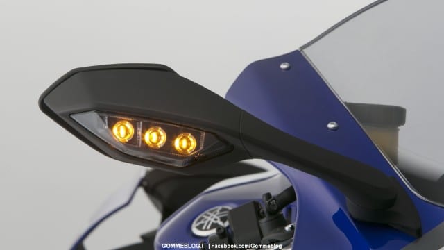 Yamaha YZF-R1 e YZF-R1M MY2015: FOTO e VIDEO 9 Yamaha-R1-2015-18