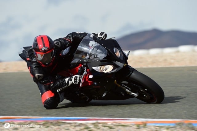 Nuovi Pneumatici Moto Racing Metzeler: Racetec RR SLICK e Racetec RR COMPK SLICK 5 Bildnachweis: Friedrich Weisse -msd- Belegexemplar an: Friedrich Weisse Georg-Buechner-Str.: 8 D-68519 V i e r n h e i m Tel.:+49 6204 4486 Mobil: +49 163 7889077 email: info@motorradrennen.com Honorarpflichtig gem. MFM