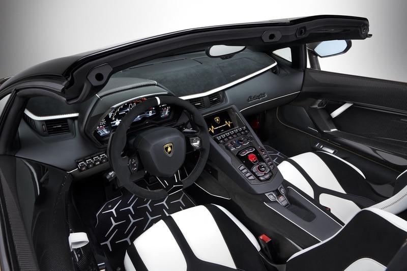 Lamborghini Aventador SVJ Roadster 26