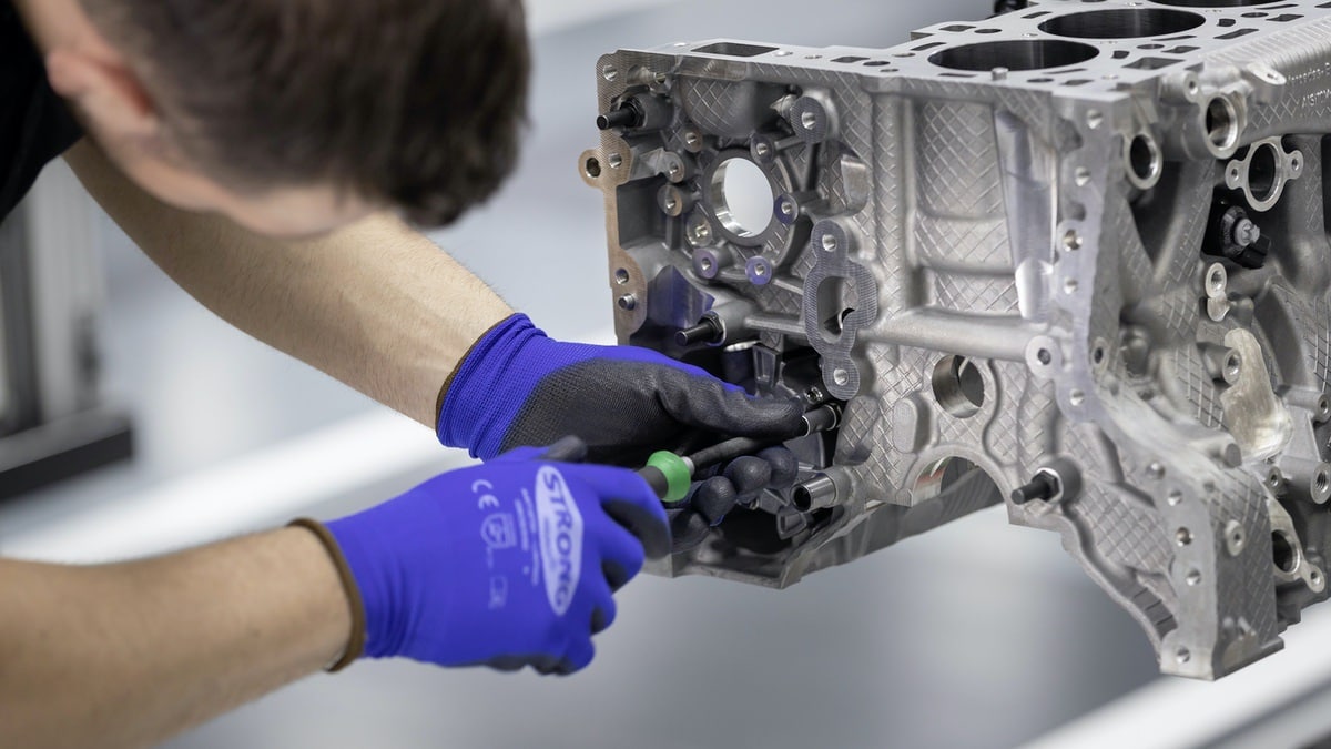 Mercedes A45 Engine 17