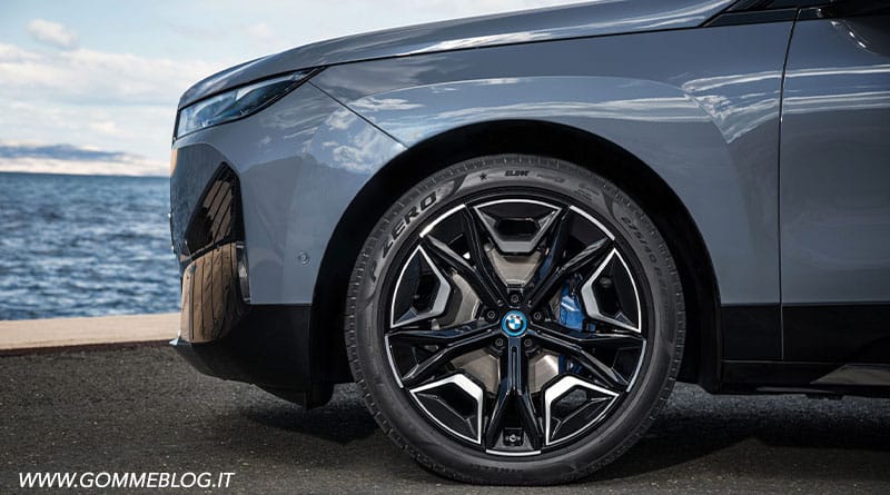 Pirelli P Zero Elect per BMW iX ... l&rsquo;ammiraglia elettrica bavarese