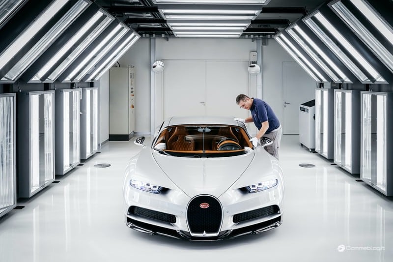 Bugatti: Come si Realizza la Vernice Perfetta