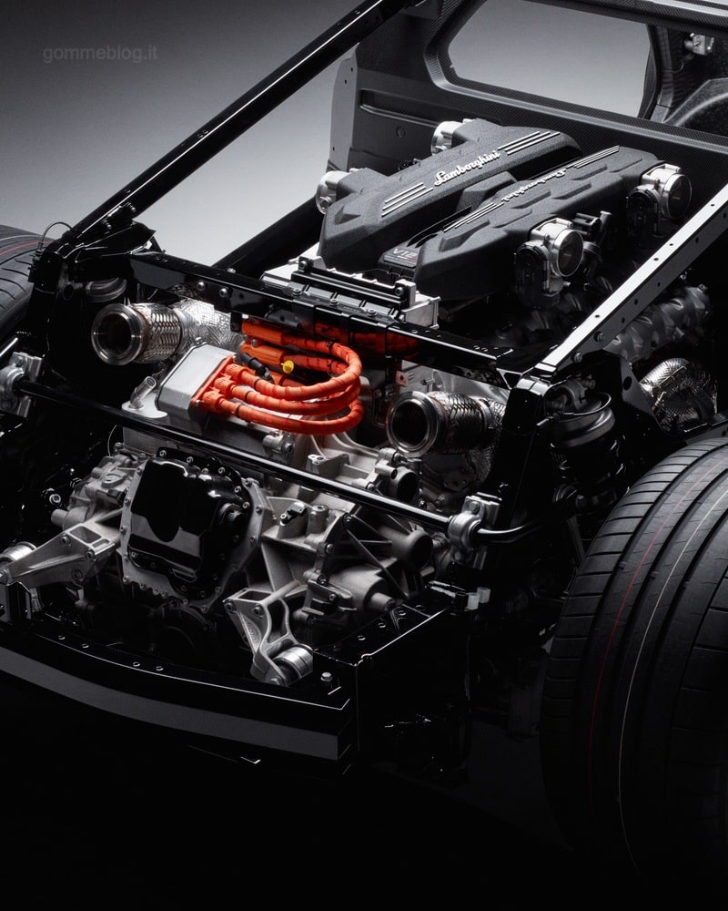 Lamborghini V12 LB744