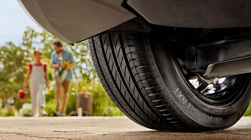Continental UltraContact NXT 02