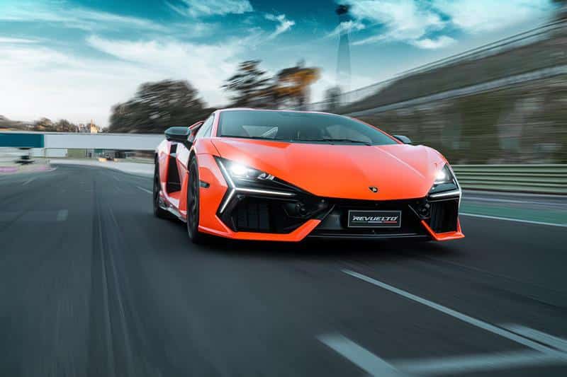 Lamborghini Revuelto 3