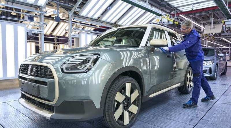 MINI Countryman production 0002