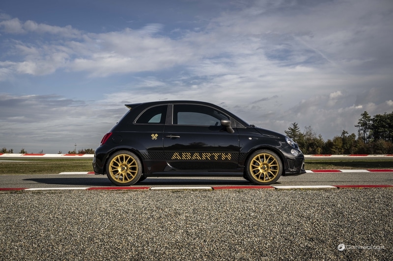 Abarth 695 75&deg; Anniversario