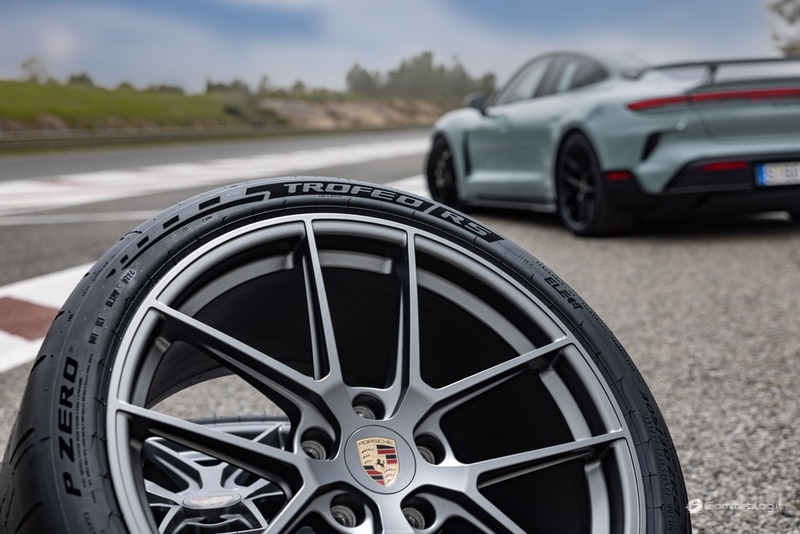 Pirelli P Zero Trofeo RS Porsche Taycan 1
