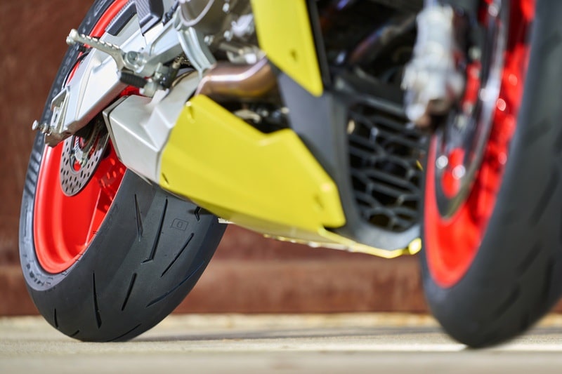 Pirelli Diablo Rosso IV Corsa 8