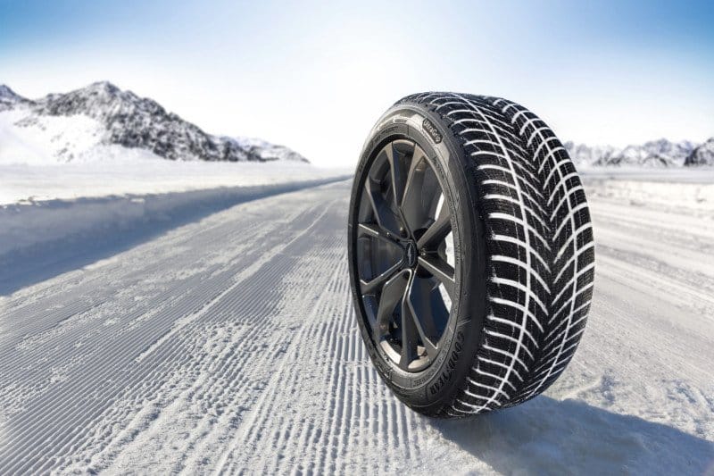 Pneumatico Goodyear UltraGrip Performance 3 su una pista innevata