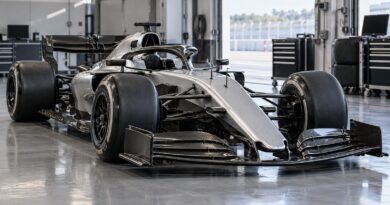 F1, monoposto generica in garage per le prove libere – illustrazione IA
