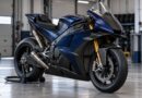MotoGP Australia 2026, moto da corsa generica in garage – illustrazione IA