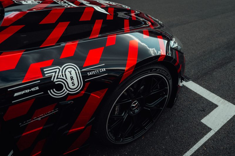 Dettaglio del Pirelli P Zero R sulla Mercedes-AMG Safety Car